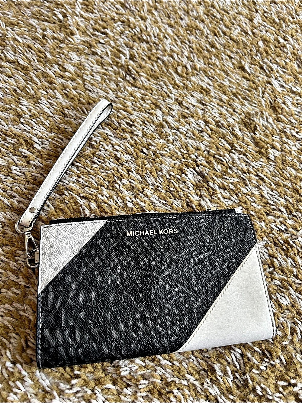 Michael Kors Jet Set Logo Smartphone Wallet Black & White